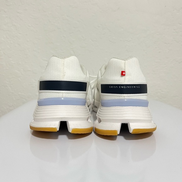 SOLD! ON CLOUDNOVA Women’s Running Shoes. Size 10. Discontinued Color. - Picture 2 of 7